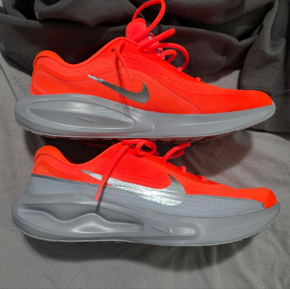 Nike JOURNEY- Neon Orange Running Shoes with Silver Swoosh